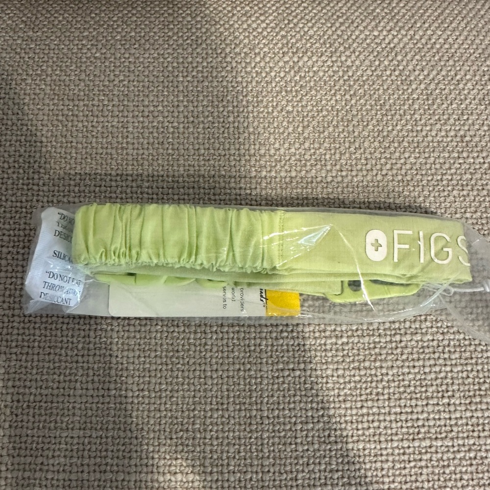 FIGS Lanyard - neon green